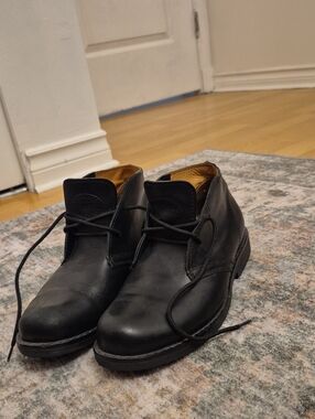 Roots Black Leather Chukka Boots with Tan Lining